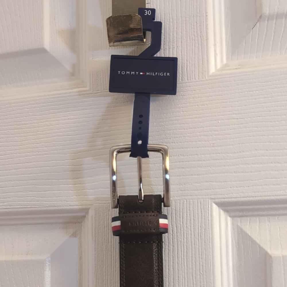 Tommy Hilfiger Dark Brown Leather Belt with Silver Buckle size 30 Nwt